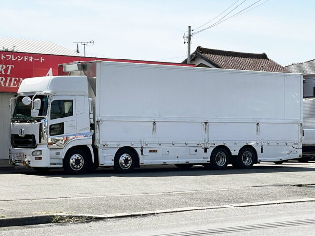 クオン：ハイルーフ：ウィング：跳上ゲート：総輪エアサス：エアロ付き：メッキ多数　