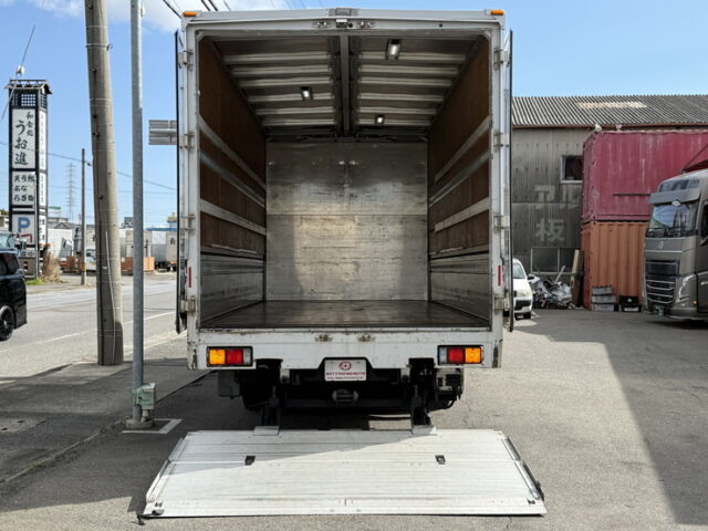 ファイター：ウィング：6200ワイド：後輪エアサス：格納ゲート：240馬力