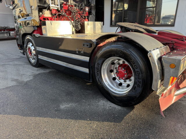 日野：プロフィア：ハイルーフ：トレーラーヘッド：メッキ多数：後輪エアサス：480馬力