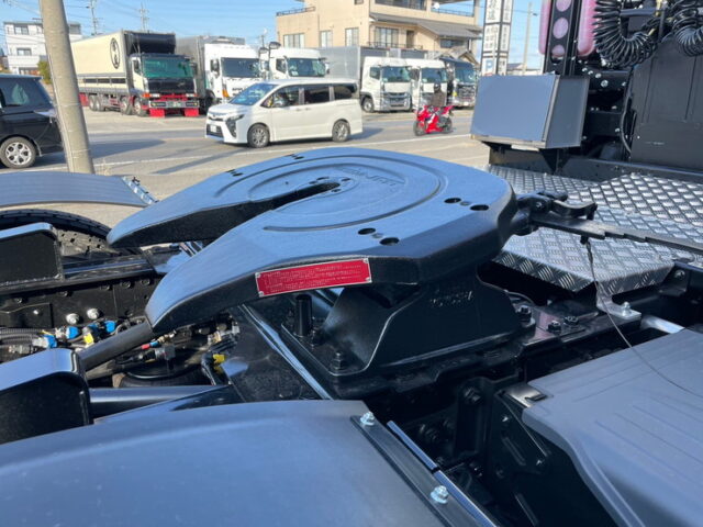 【1665】R6　17スーパーグレート　トレーラーヘッド　ハイルーフ　D尺　460馬力　未使用　第5輪荷重11.500㎏　プレミアムライン