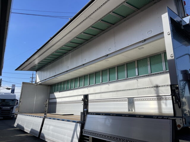 令和4年式　トレクス製　3軸　段付きトレーラーウィング　リフトアクスル　後軸残し