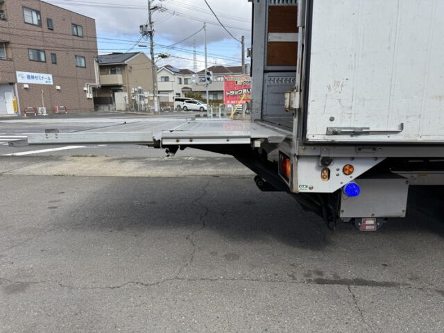 ファイター：ウィング：6200ワイド：後輪エアサス：格納ゲート：240馬力