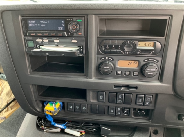 いすゞ　ギガ　低床　アルミウイング　格納ゲート　リアエアサス　委託販売