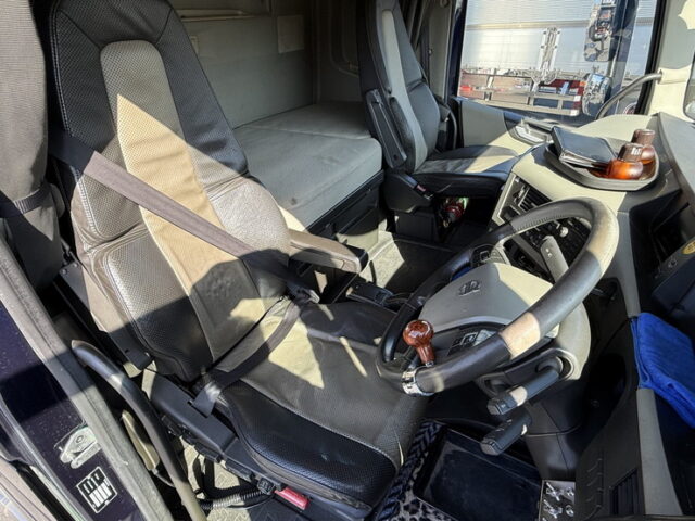【委託販売】VOLVO：トレーラーヘッド：シングル：アルミホイール：架装多数