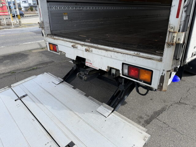 ファイター：ウィング：6200ワイド：後輪エアサス：格納ゲート：240馬力
