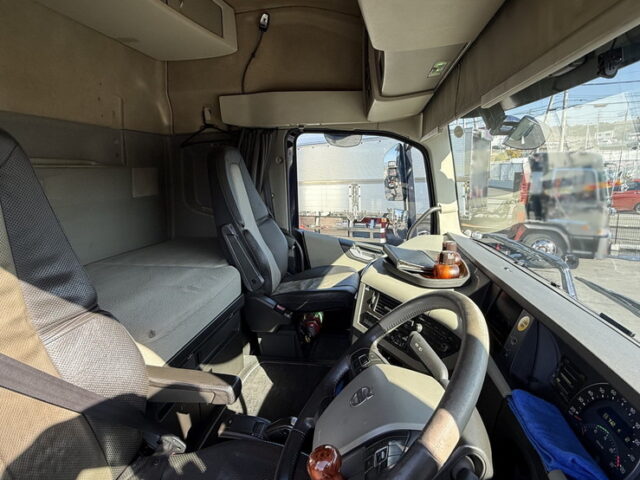 【委託販売】VOLVO：トレーラーヘッド：シングル：アルミホイール：架装多数