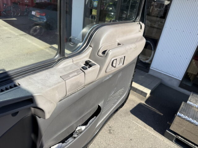 日野：テラヴィ：ハイルーフ：トレーラーヘッド：後輪エアサス：V8ツインターボ