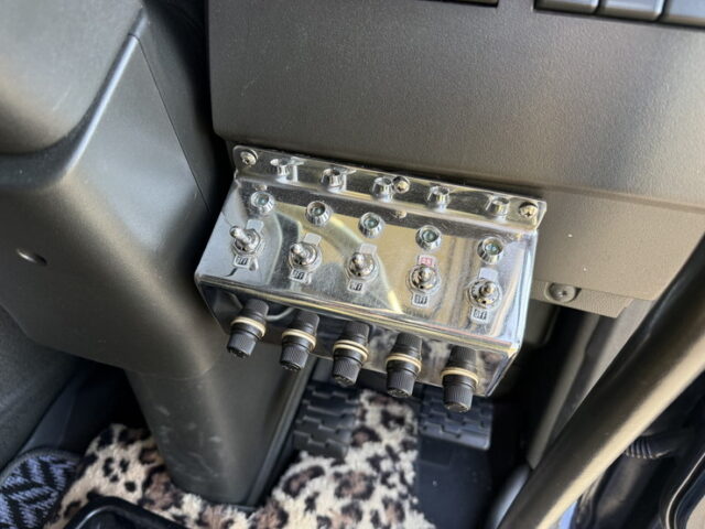 【委託販売】VOLVO：トレーラーヘッド：シングル：アルミホイール：架装多数