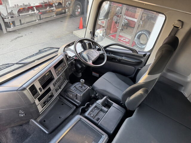日野：プロフィア：ハイルーフ：トレーラーヘッド：メッキ多数：後輪エアサス：480馬力