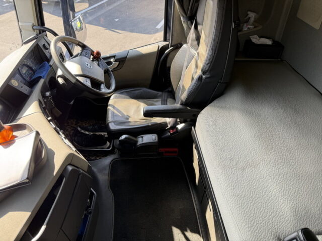 【委託販売】VOLVO：トレーラーヘッド：シングル：アルミホイール：架装多数