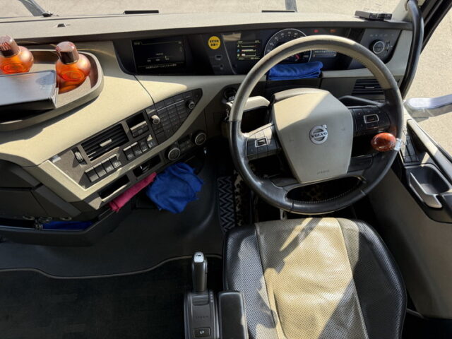 【委託販売】VOLVO：トレーラーヘッド：シングル：アルミホイール：架装多数