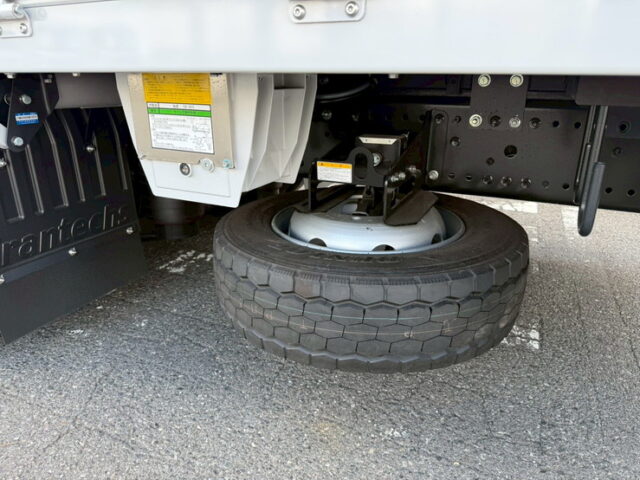 日野：17プロフィア：ハイルーフ：ウィング：未使用：木床：7速MT：車検10月迄