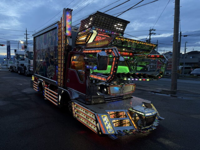 【現状販売】日産：アトラス：デコトラ：キャンピング仕様：マニ割り：Fバンパー昇降機
