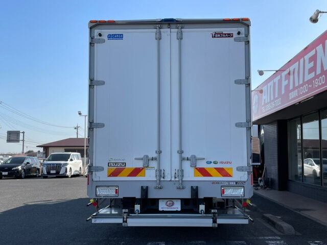 いすゞ：フォワード：ワイド：２１０馬力：アルミウィング：格納パワーゲート：リアエアサス：アルミホイール
