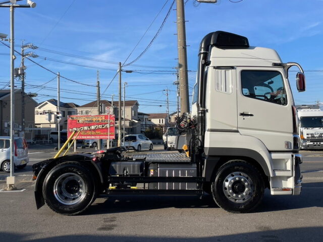 17スーパーグレート　トレーラーヘッド　ハイルーフ　D尺　460馬力　未使用　第5輪荷重11.500㎏　プレミアムライン