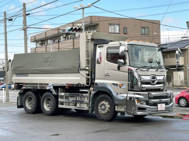 日野　17プロフィア　ダンプ　5300×2200　E13C　前出しバンパー　昇降機付き　電動コボレーン