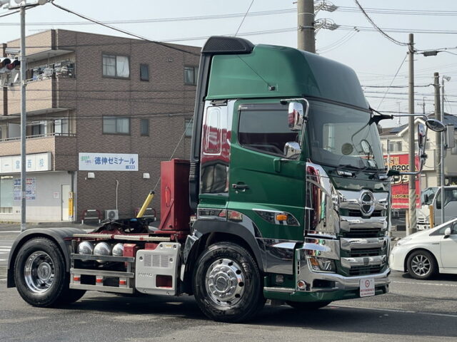 日野：17プロフィア：ハイルーフ：トレーラーヘッド：PTO付：ダンプレバー：メッキ多数