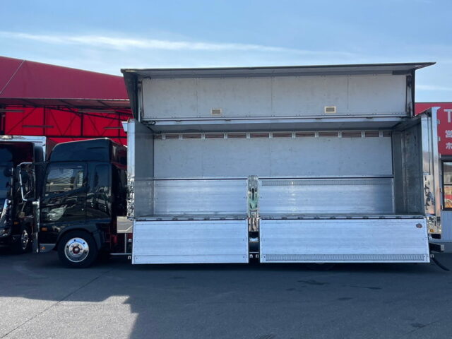 【1660】R3　17レンジャー　ハイルーフ　6400セミワイド　ウィング　内装生地張り　造りボディ　240馬力