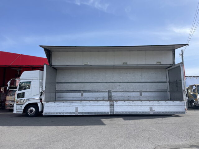 クオン：ハイルーフ：ウィング：跳上ゲート：総輪エアサス：エアロ付き：メッキ多数　