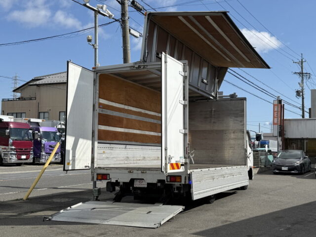 ファイター：ウィング：6200ワイド：後輪エアサス：格納ゲート：240馬力