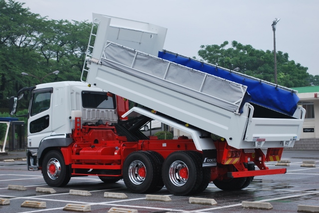 【57】H28　三菱ふそう　スーパーグレート　ダンプ　未使用車