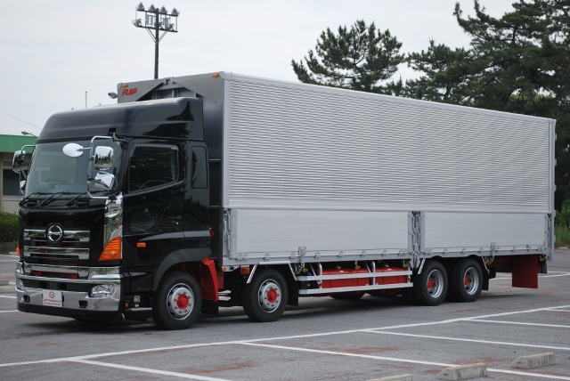 日野　グランドプロフィア　4軸低床　ヤマダボデー　ハイルーフ　新車