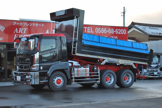 H27　三菱　スーパーグレート　ダンプ　5300×2300　セミロングボデー　新古車！