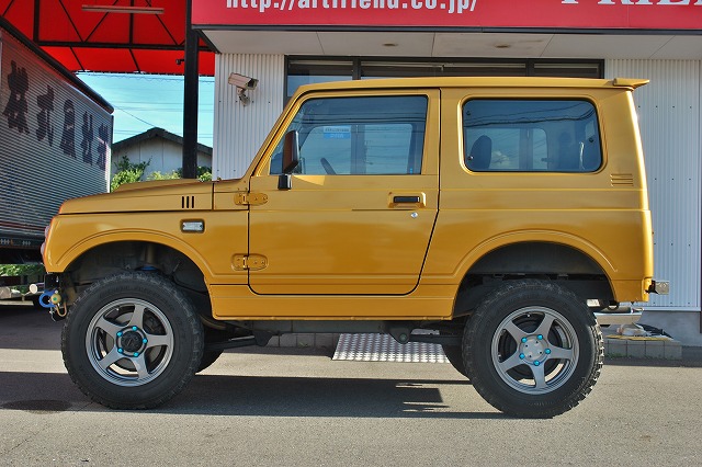 スズキ　ジムニー　４ＷＤ　ＡＴ車　カスタム多数　２年車検付！登録費用込み！