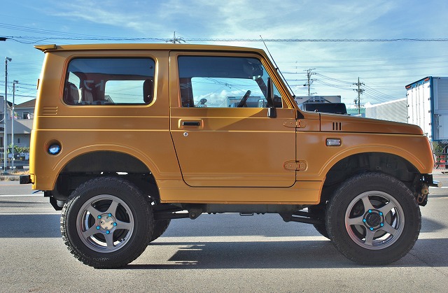 スズキ　ジムニー　４ＷＤ　ＡＴ車　カスタム多数　２年車検付！登録費用込み！