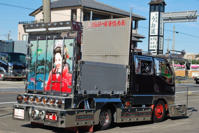 【158】三菱ふそうキャンター　Ｗキャブ　平ボデー　カスタム車