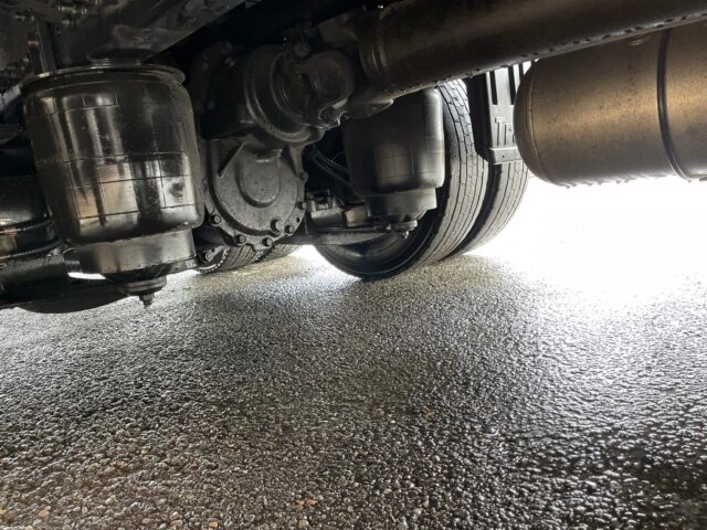 日野　プロフィア　ハイルーフ　アルミウィング　メッキパーツ多数　