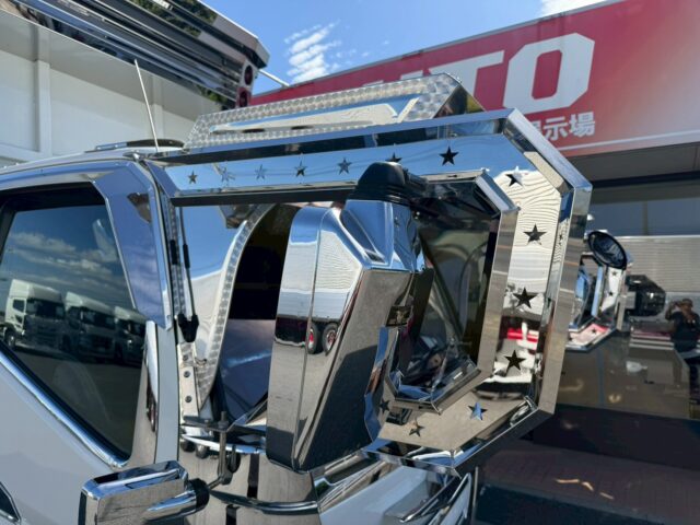 三菱ふそう：ブルーテックキャンター　土砂禁ダンプ　ステンレス架装